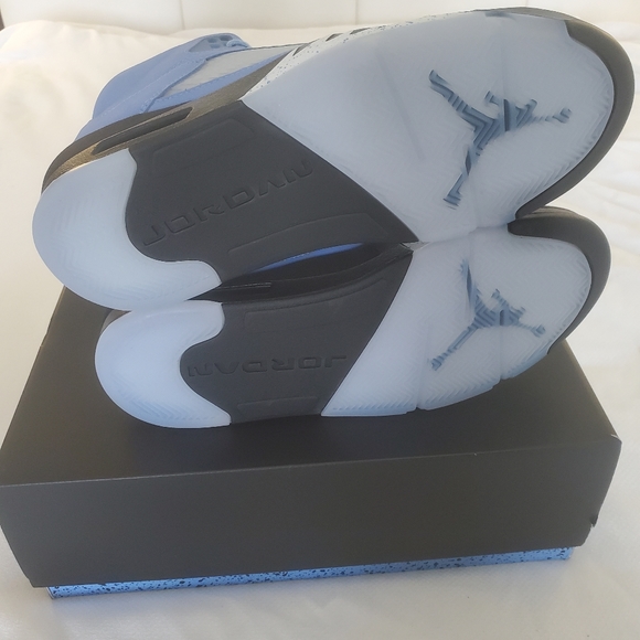 Size 12 - Jordan 5 University Blue. Deadstock DV1310-401